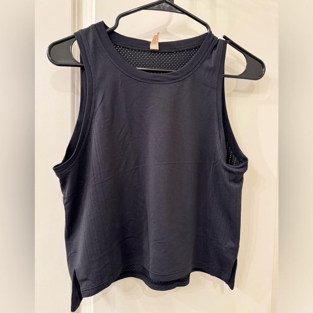 Lululemon train to be tank